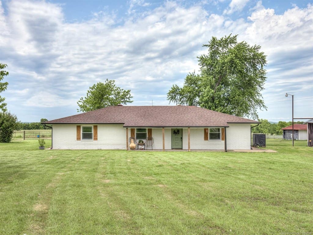 3 bedroom farm for sale at 5000 Highway 16 Beggs - $415,000