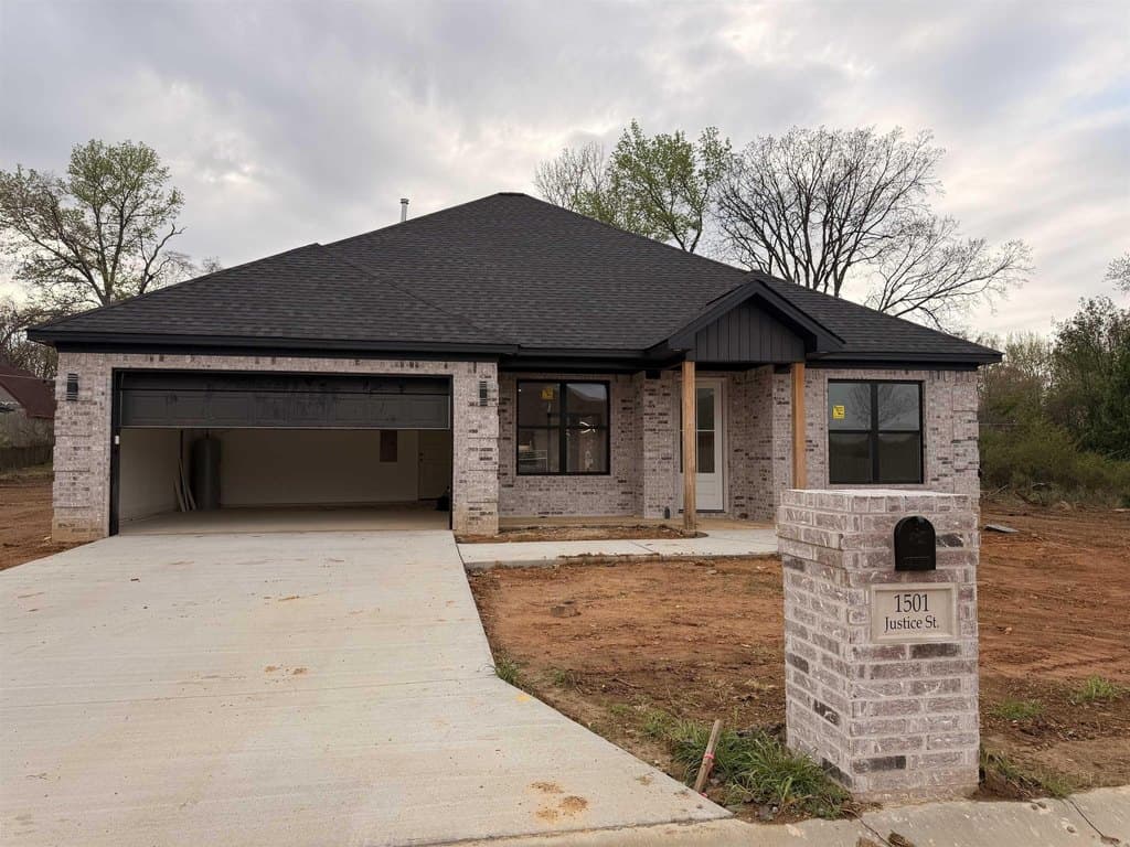 3 bedroom house for sale at 1501 Justice St Jacksonville 72076 - $310,500