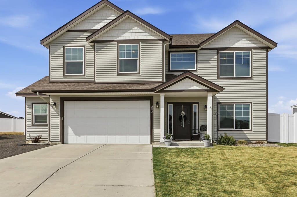 4 bedroom house for sale at 202 S Beeman St Airway Heights - $524,900