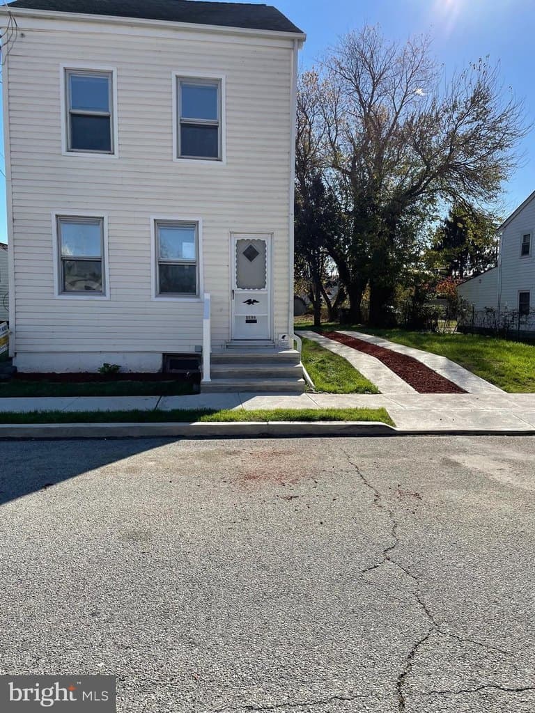4 bedroom house for sale at 1417 E 13th St Eddystone - $279,000