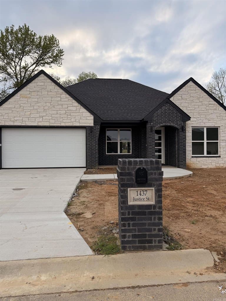 3 bedroom house for sale at 1437 Justice St Jacksonville 72076 - $310,500