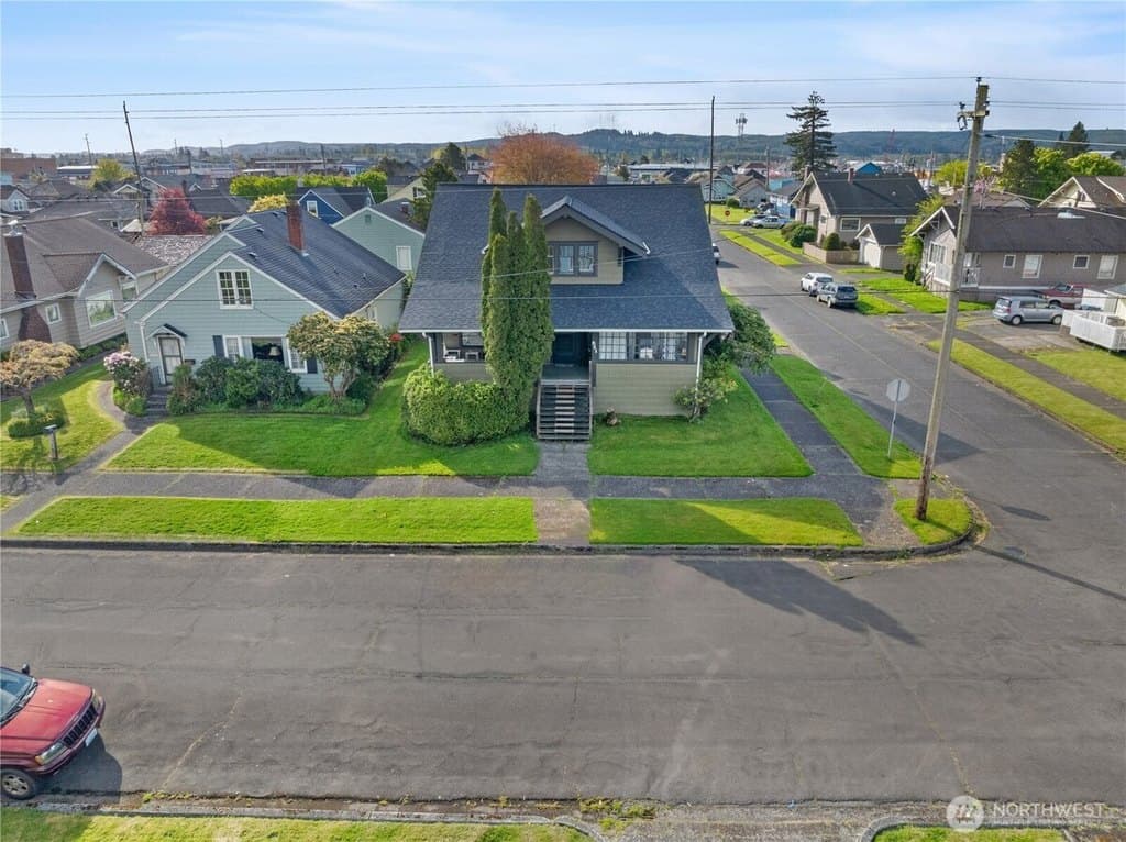 4 bedroom multi-family for sale at 521 W 3rd St Aberdeen - $400,000