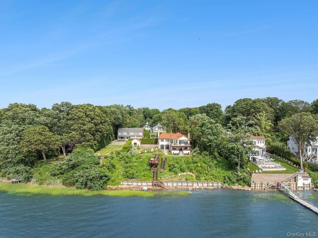 3 bedroom house for sale at 353 Centre Island Rd Centre Island - $5,500,000