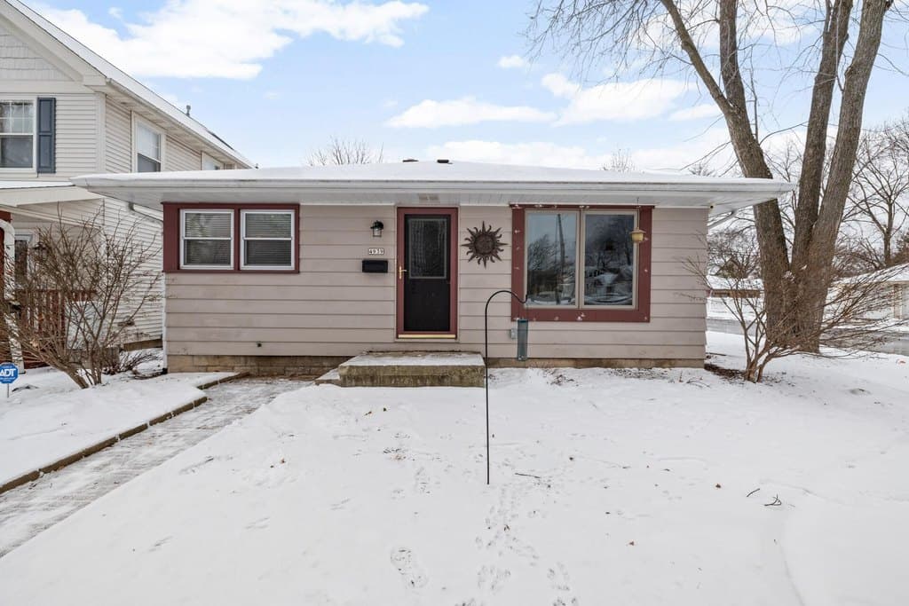 3 bedroom house for sale at 4939 N 126th St Butler - $305,000