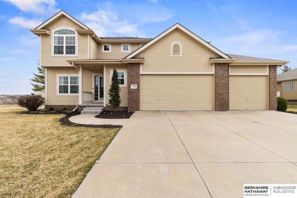 4 bedroom house for sale at 7103 S 193rd St Gretna 68028 - $499,000