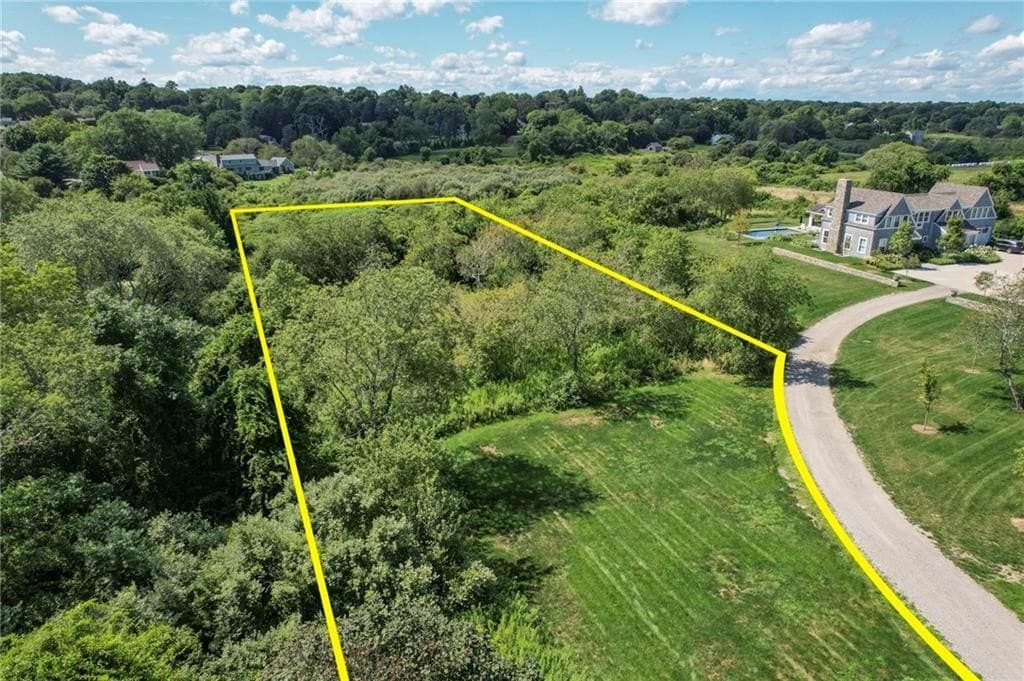 land for sale at 100 Summerfield Ln Middletown 02842 - $1,400,000