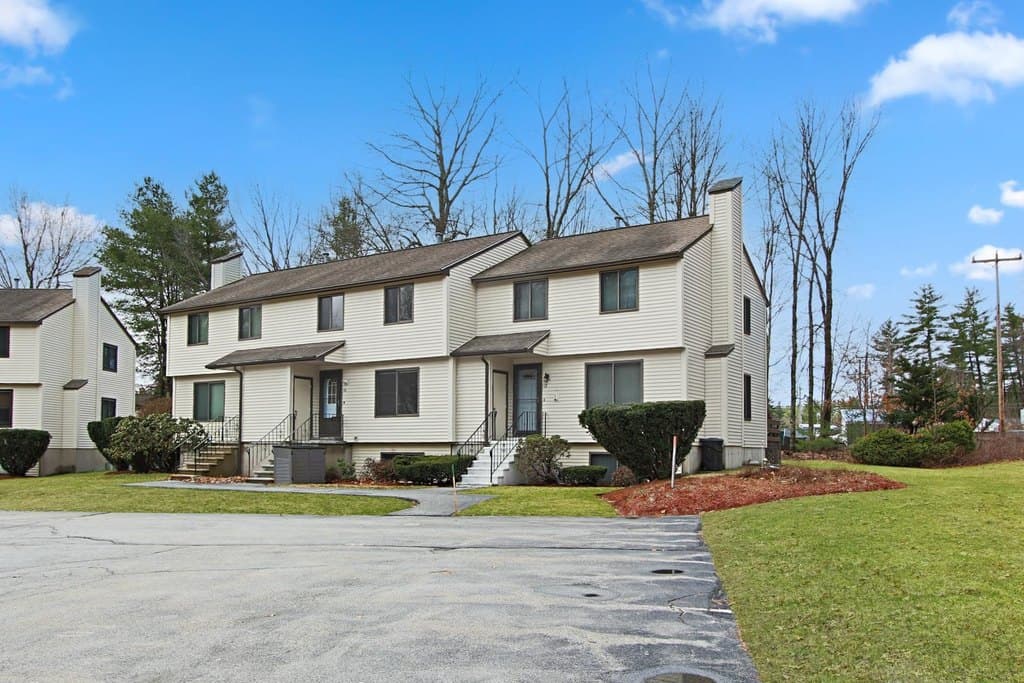 2 bedroom townhouse for sale at 10 Killian Ct East Merrimack 03054 - $384,900