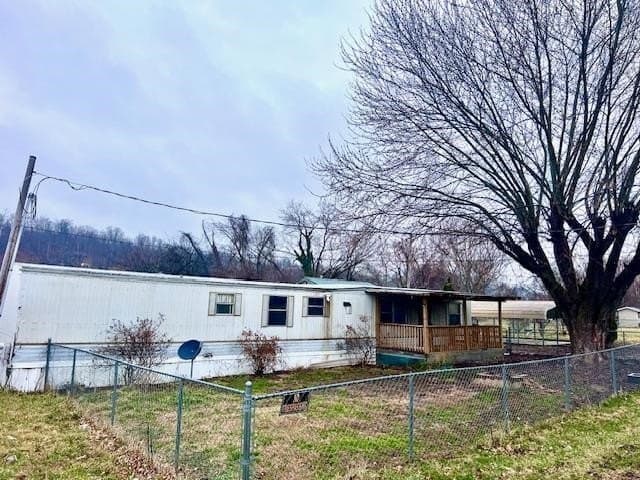 3 bedroom mobile home for sale at 27 Township Road 1025 Burlington - $12,500