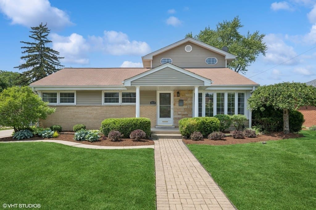 4 bedroom house for sale at Address unavailable Arlington Heights - $624,925
