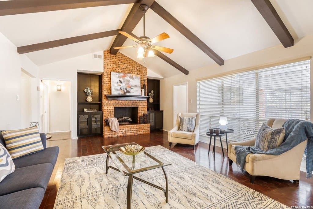 3 bedroom house for sale at 149 Bluet Ln Castle Hills - $375,000