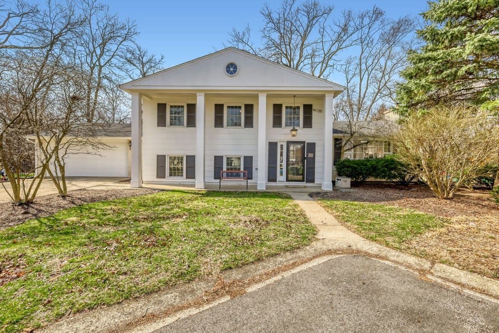 4 bedroom house for sale at 1S538 Bayberry Ln Wheaton 60189 - $640,000