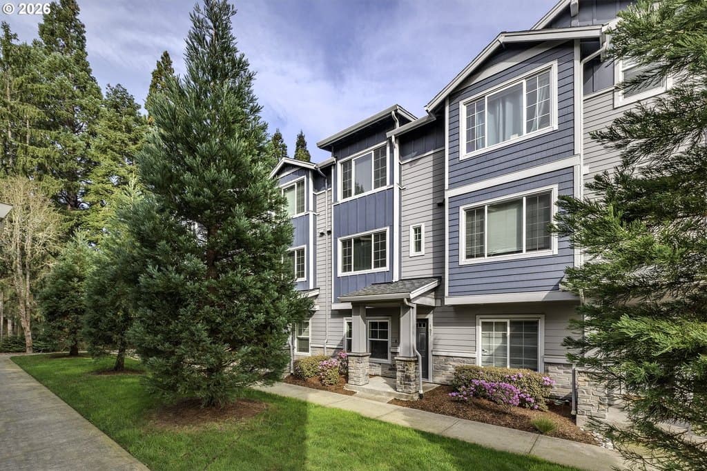 3 bedroom condo for sale at 187 NE 80th Ave Hillsboro 97006 - $374,900