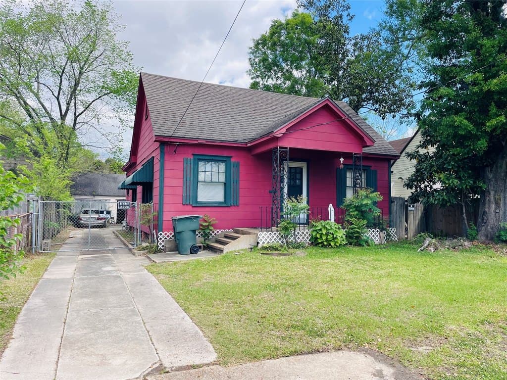 3 bedroom house for sale at 1460 Prairie St Beaumont 77701 - $99,900