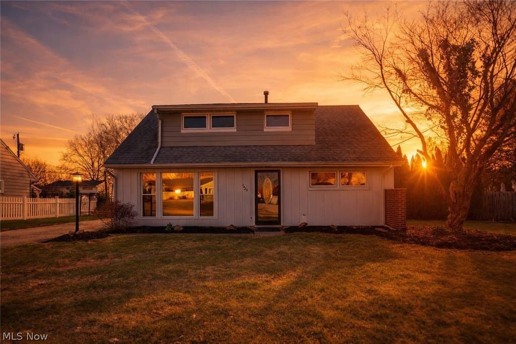 4 bedroom house for sale at 3423 W Bailey Rd Cuyahoga Falls 44221 - $247,000