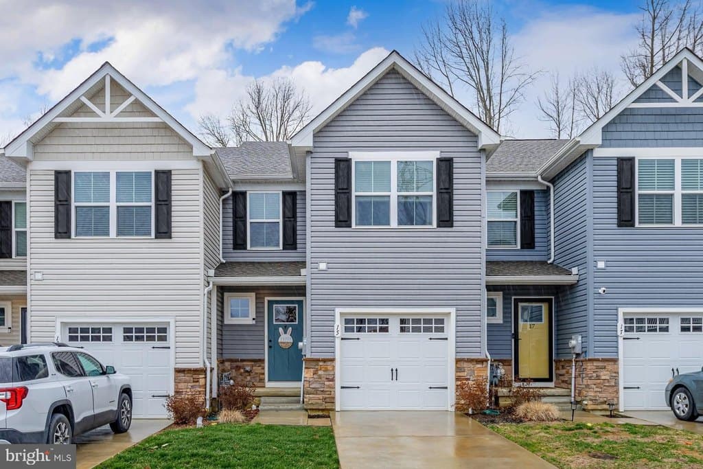 3 bedroom townhouse for sale at 15 Southwind Dr Blackwood - $365,000