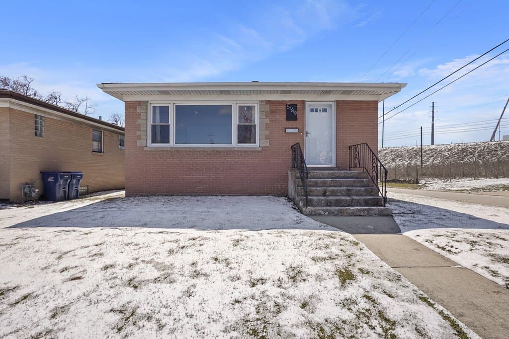 3 bedroom house for sale at 5949 School St Berkeley - $344,999
