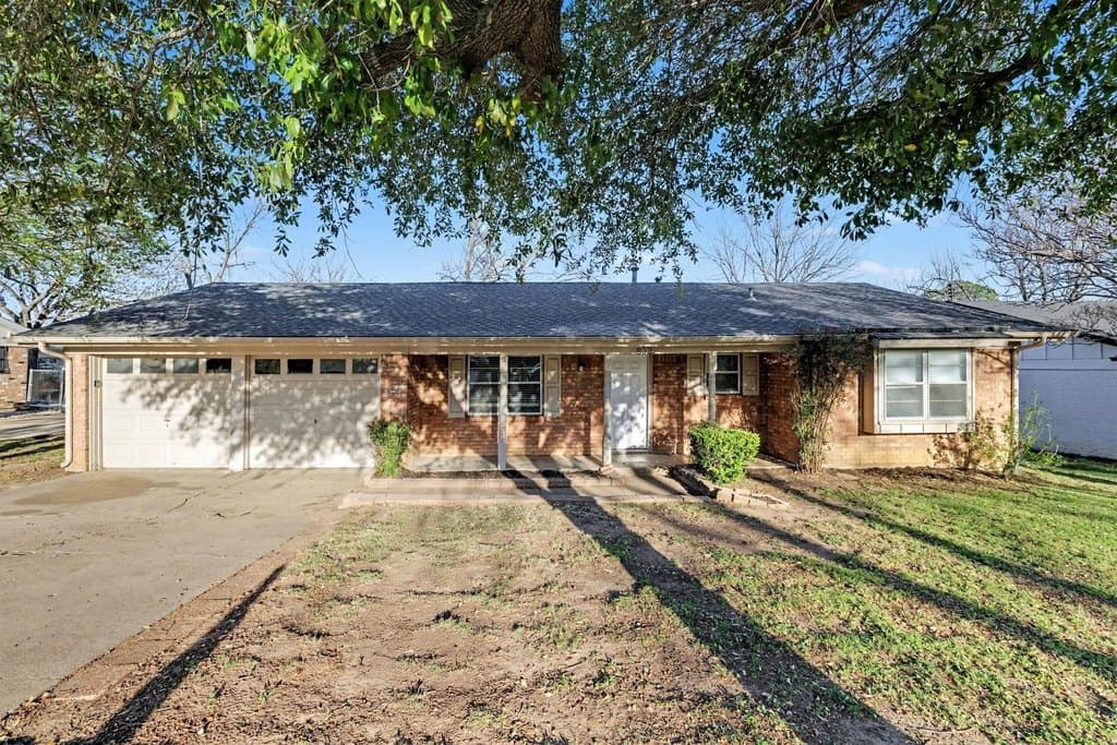 3 bedroom house for sale at 832 Gregory Ave Bedford - $324,900