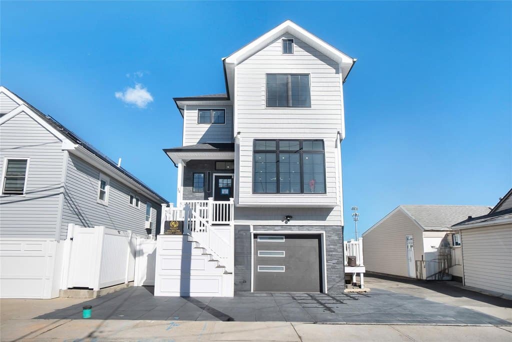 3 bedroom house for sale at 14 James St Bay Park - $1,075,000