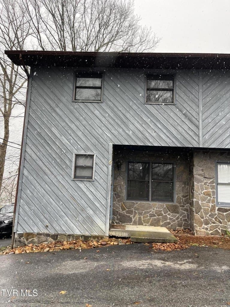 2 bedroom condo for sale at 348 River Rd Apt A6 Bluff City - $125,000