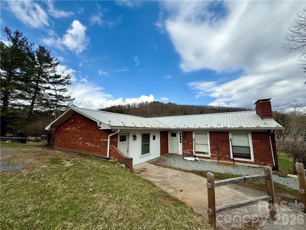 6 bedroom multi-family for sale at 210 Howards Creek Rd Boone - $699,900