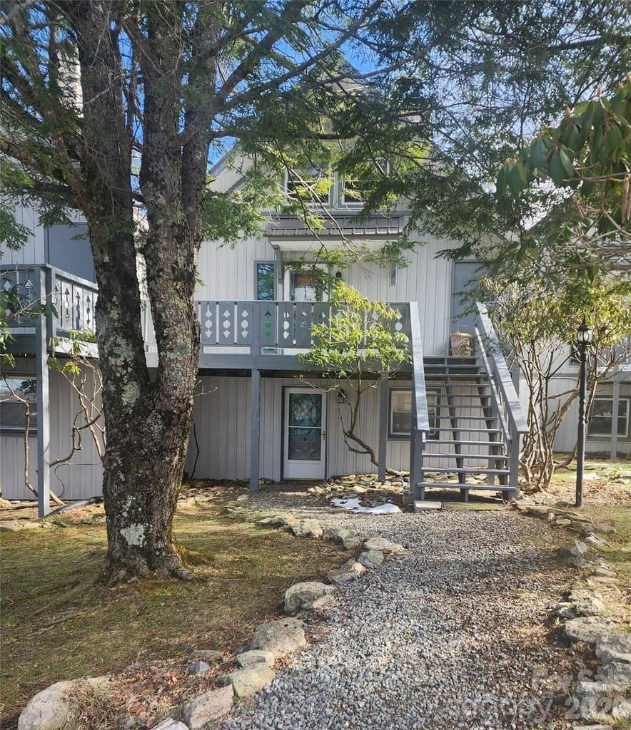 2 bedroom condo for sale at 105 N Pinnacle Ridge Rd Apt 3 Beech Mountain - $300,000