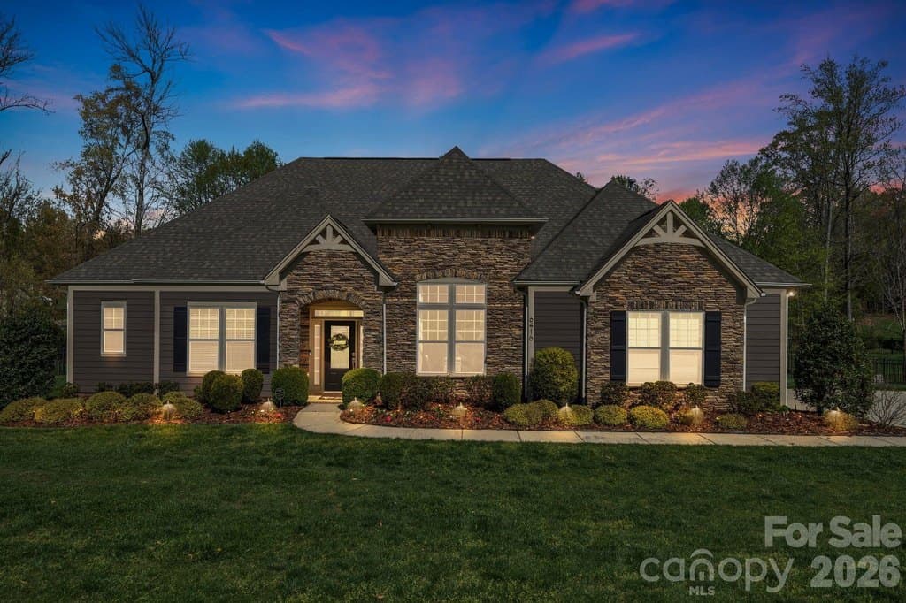 4 bedroom house for sale at 6416 Loyola Ct Mint Hill 28227 - $650,000