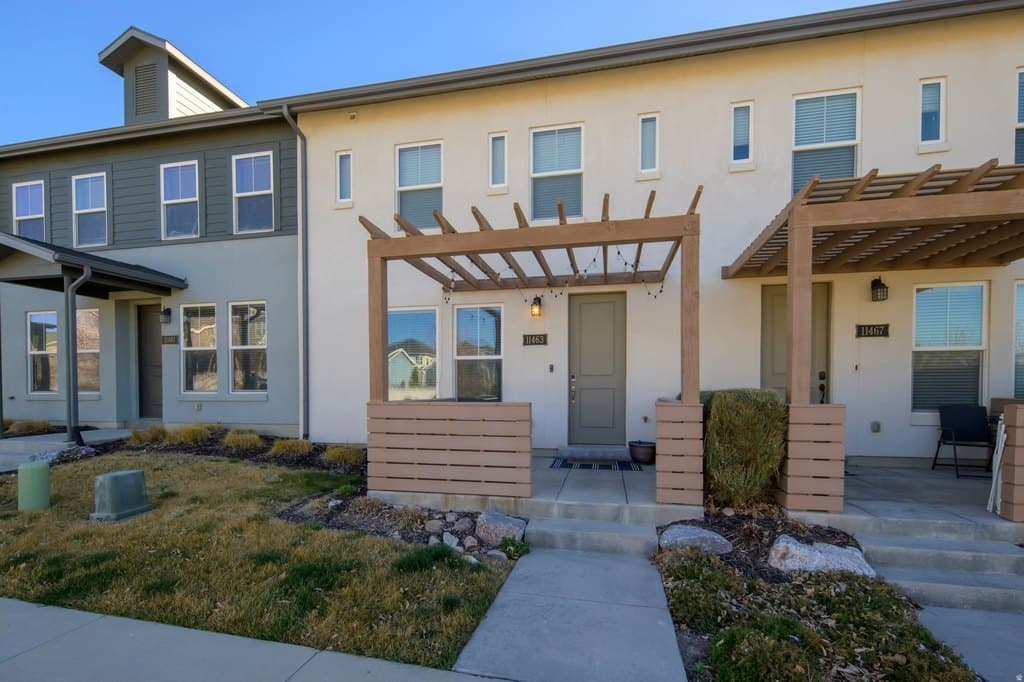3 bedroom townhouse for sale at 11463 S Stream Park Dr South Jordan 84009 - $410,000