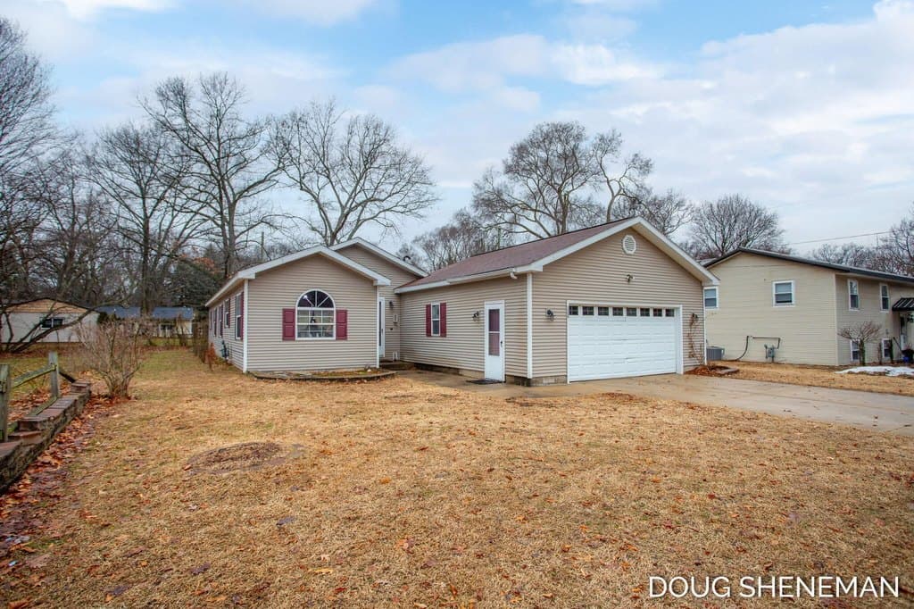 3 bedroom house for sale at 128 129th Ave Beechwood - $310,000