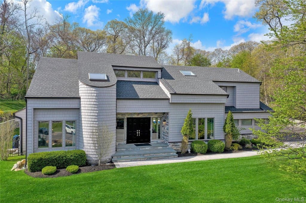 4 bedroom house for sale at 24 Allyson Pl Setauket-East Setauket 11733 - $1,199,999