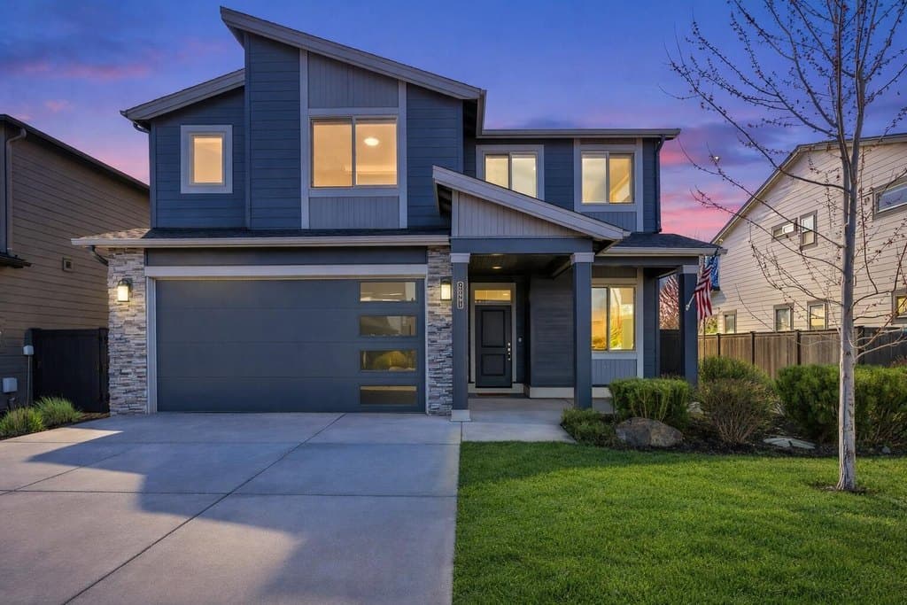 4 bedroom house for sale at 20991 NE Legend Pl Bend - $769,900