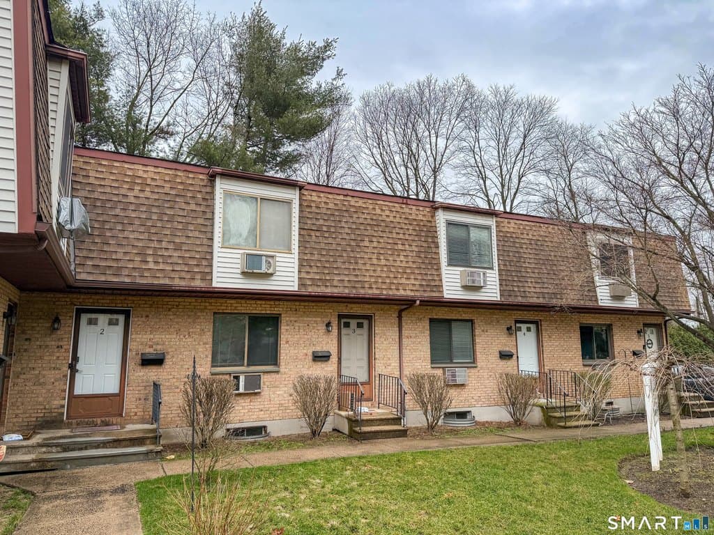 2 bedroom townhouse for sale at 421 Emmett St Apt 2 Bristol - $215,000