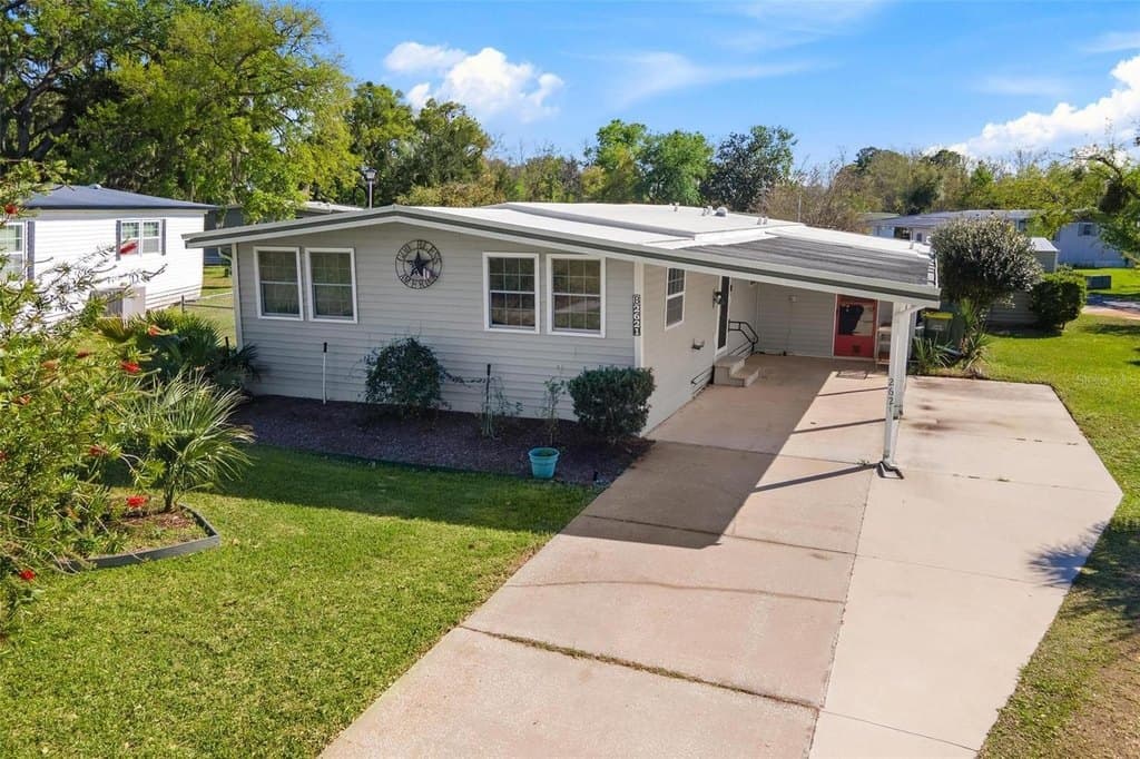 2 bedroom mobile home for sale at 2621 Carpenter Pl Leesburg 34748 - $145,000