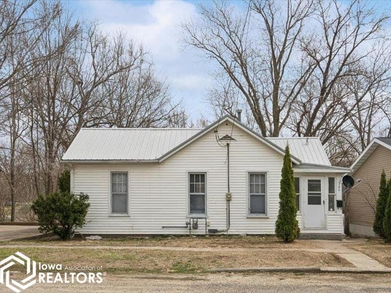 2 bedroom house for sale at 320 N Plane St Burlington - $114,900