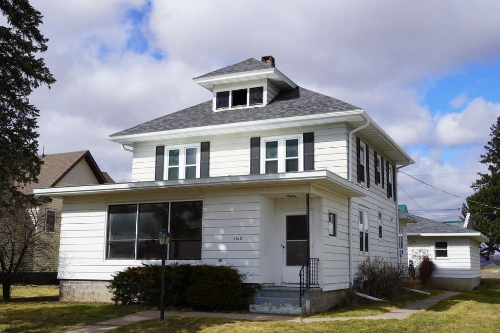 3 bedroom house for sale at 1412 James St Bangor - $179,900