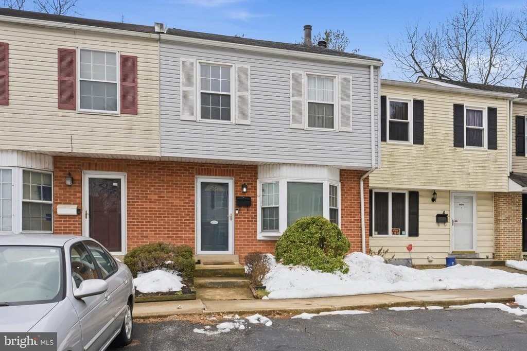 3 bedroom townhouse for sale at 6 Fleming St Brookside - $235,000