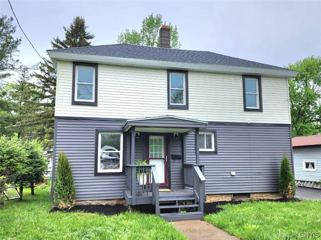 4 bedroom house for sale at 21 Avery Ave Alexandria Bay - $304,000