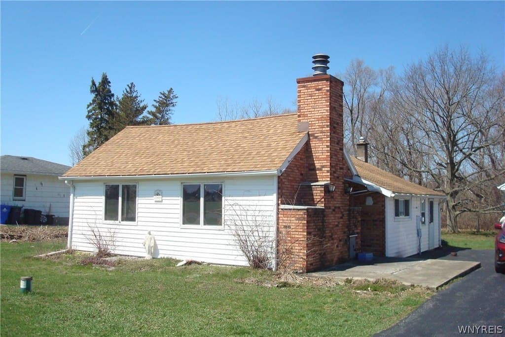 2 bedroom house for sale at 13888 Indian Falls Rd Akron - $179,900