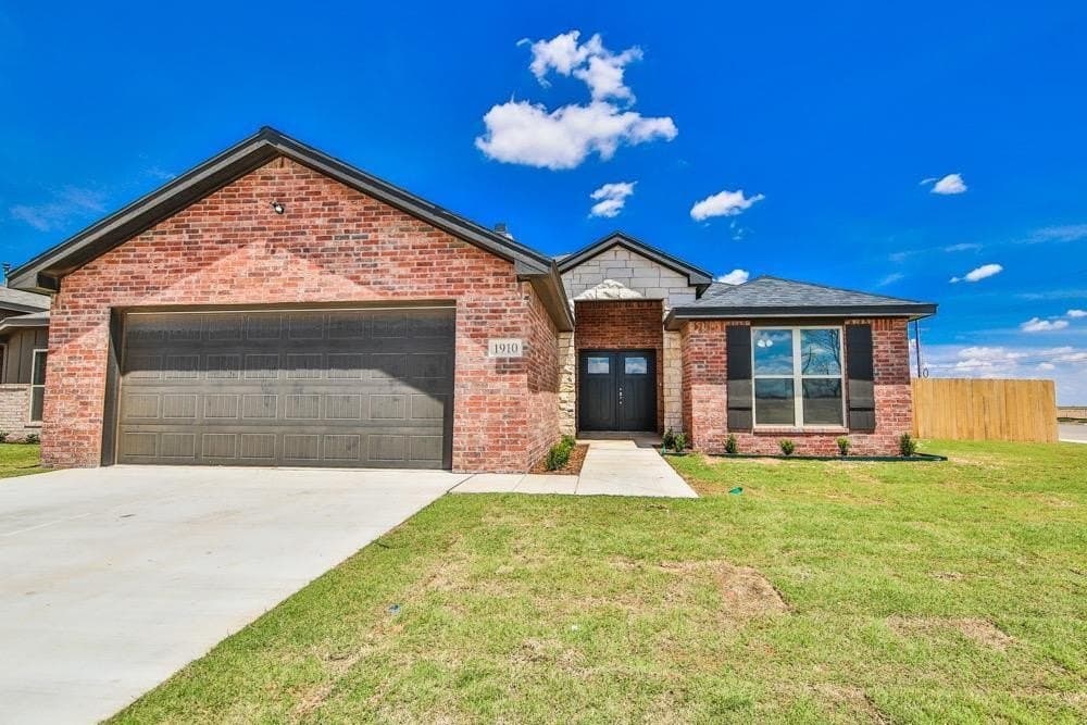 4 bedroom house for sale at 1910 Durham Ave Wolfforth 79382 - $325,000