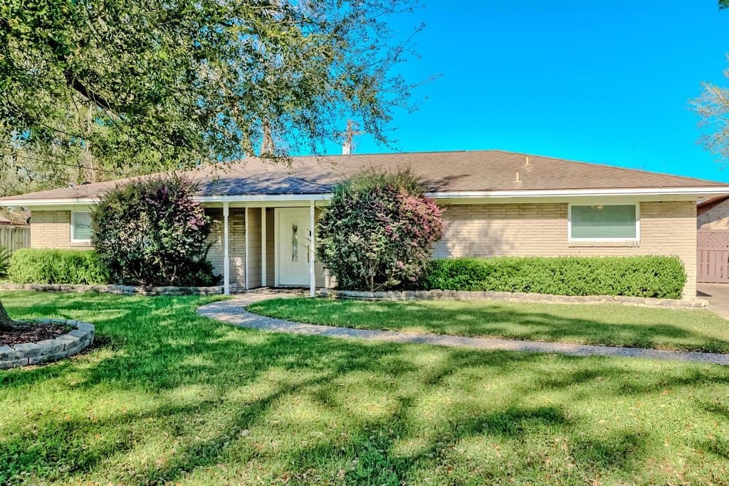 3 bedroom house for sale at 4011 Sunset Dr Port Arthur 77642 - $229,900