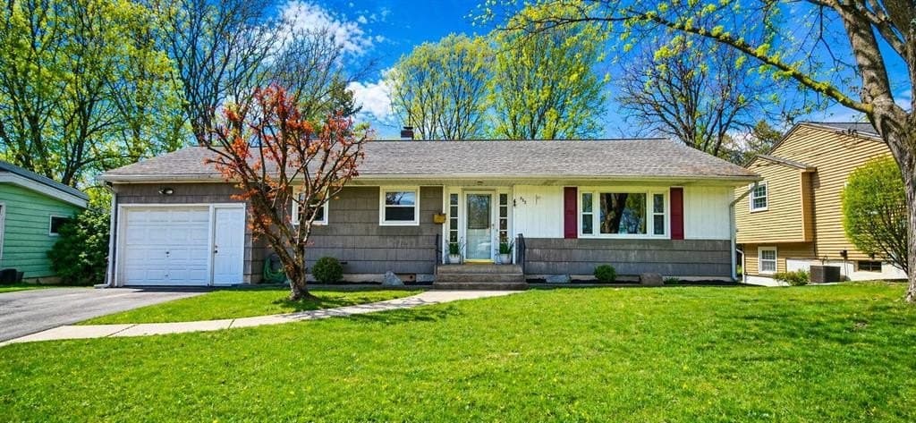 4 bedroom house for sale at 515 Winston Dr Endicott 13760 - $329,000