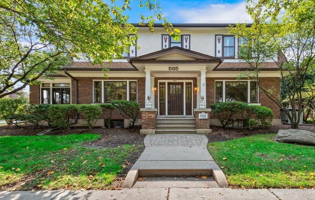 4 bedroom house for sale at 585 Park St Elgin 60120 - $415,000