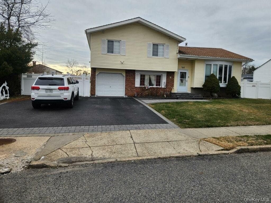 4 bedroom house for sale at 160 Bark Ave Central Islip - $650,000