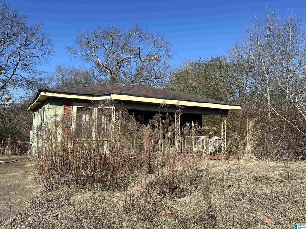 2 bedroom house for sale at 200 Church St Adamsville - $29,000