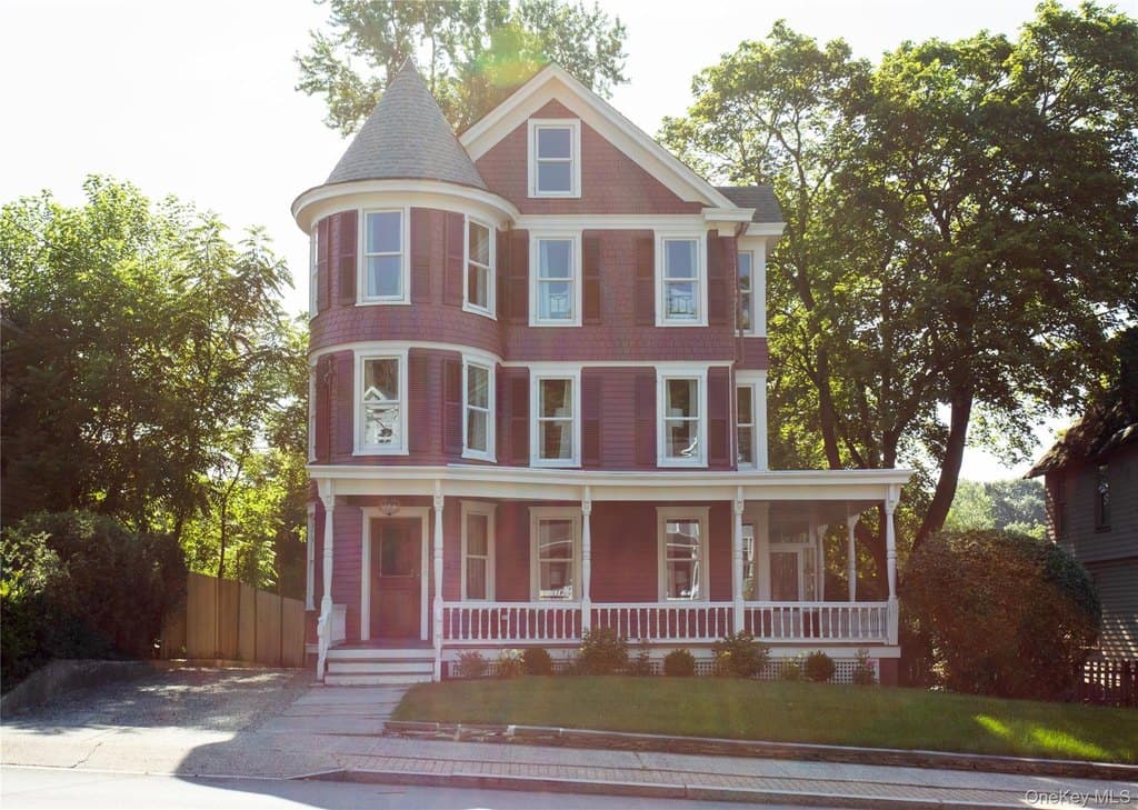 4 bedroom house for sale at 1190 North Ave Beacon - $1,649,000