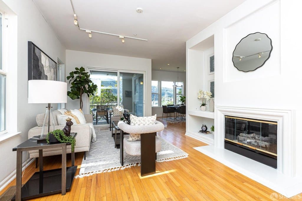 2 bedroom townhouse for sale at 141 Kestrel Ct Brisbane - $938,888