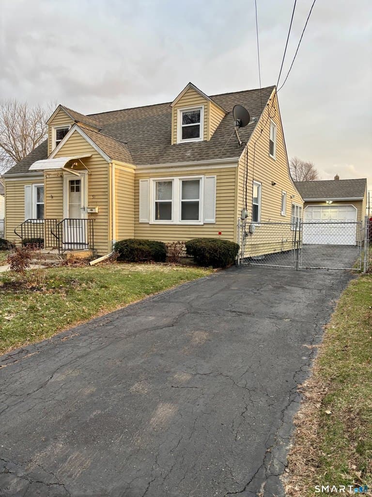 3 bedroom house for sale at 51 Hanmer St Hartford - $319,900