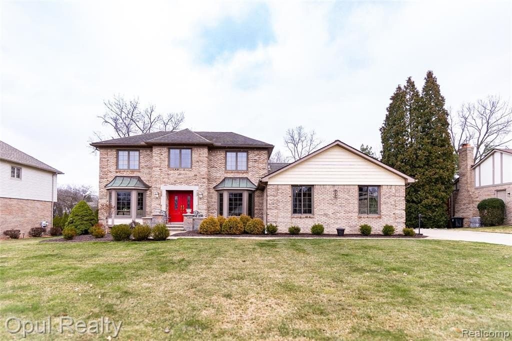 4 bedroom house for sale at 19760 Sussex Ave Livonia 48152 - $600,000