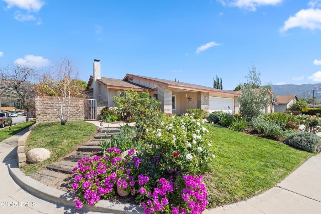 4 bedroom house for sale at 2050 Cheam Ave Simi Valley 93063 - $859,000