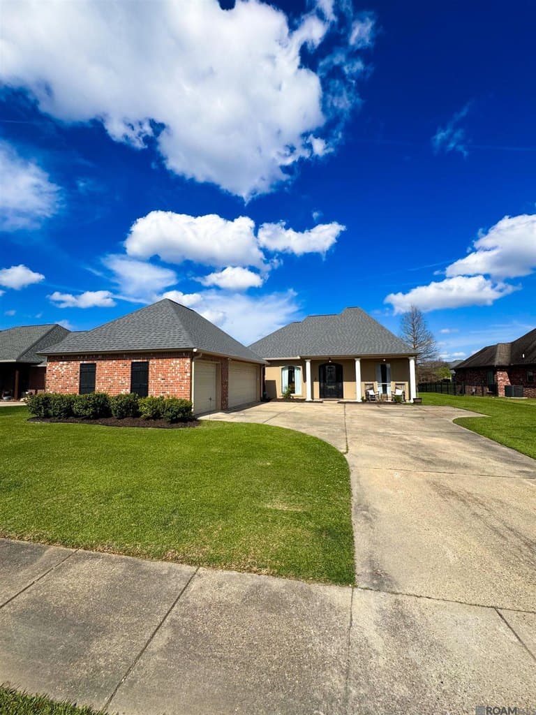 3 bedroom house for sale at 4056 Poplar Grove Dr Addis - $285,000