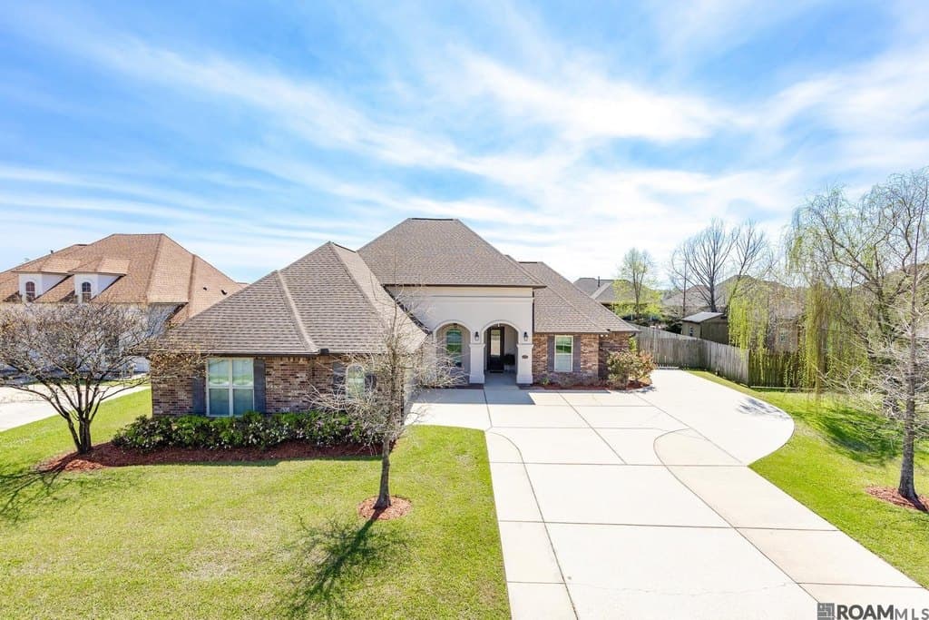 4 bedroom house for sale at 4219 Stonewall Dr Addis - $350,000